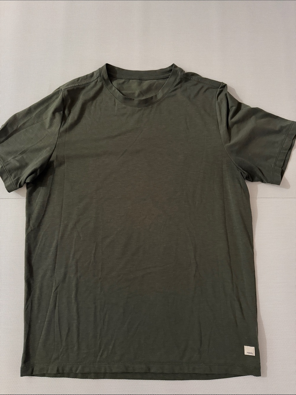 Vuori Men's Crew Neck T-Shirt in Olive Green